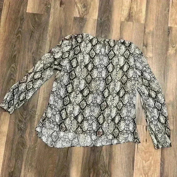 The Limited snake print a symmetrical Women’s Large blouse long sleeve top - Picture 5 of 12